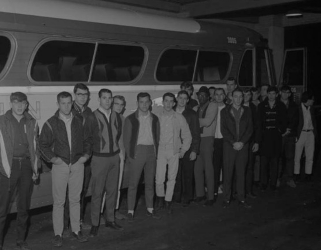 美防长再遇六十年前难题，新十万大军计划呼之欲出