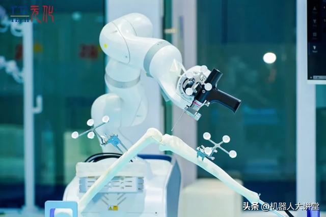 会五种骨科手术的机器人,亮相进博会