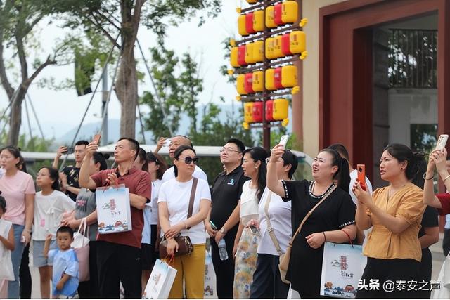 嗨翻泰山石敢当！NPC 零距离互动 + 百场演艺，解锁百戏狂欢新姿势！