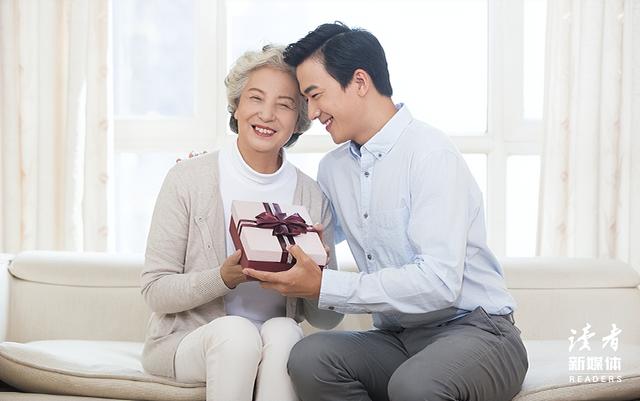发现一个奇怪的现象：兄弟姐妹中，那个经济条件最好的，往往最有话语权；而没本事的那个……