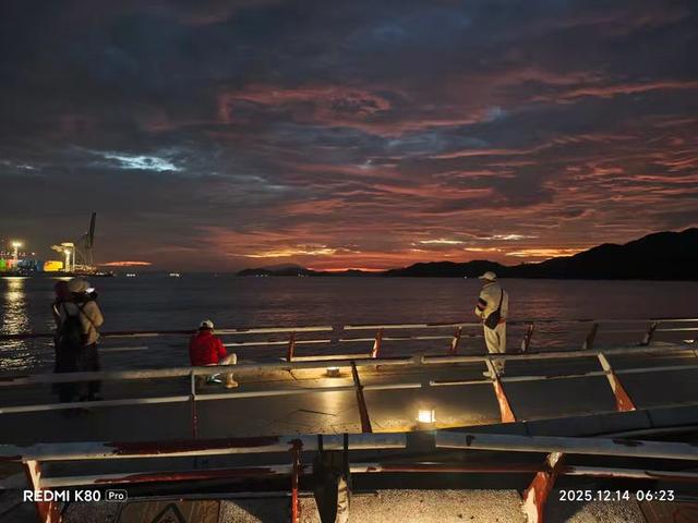到沙头角看海上日出