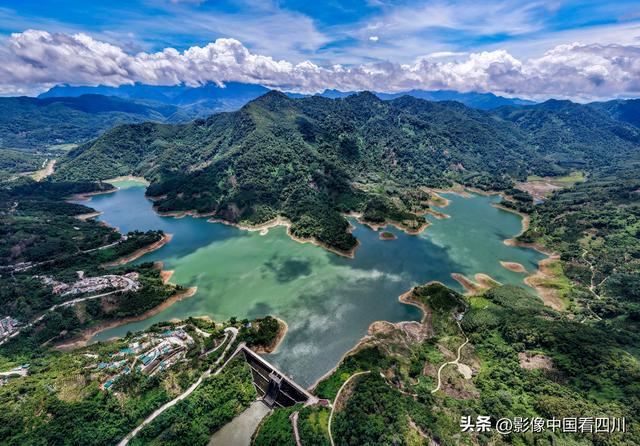 海南五指山：夏日五指山水库