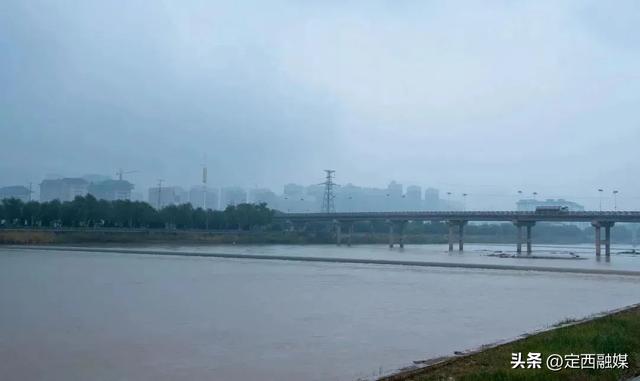 雨润临洮，秋光满故城