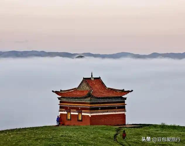 阿坝漫游记：雪山花海与羌寨古寺的十六次心动