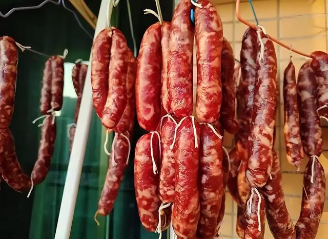 今天冬至是“忌日	”，提醒：1不走、2不早、3不开	、4要腌、5要吃