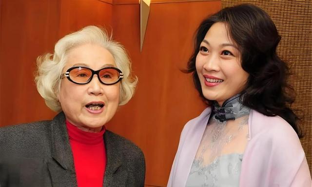 56岁广州美女蒋文端仍美貌出众，现在还当了领导，已嫁富商生女