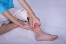 睡觉时突然腿抽筋，就是缺钙？错！或与3个疾病有关，千万别忽视图片