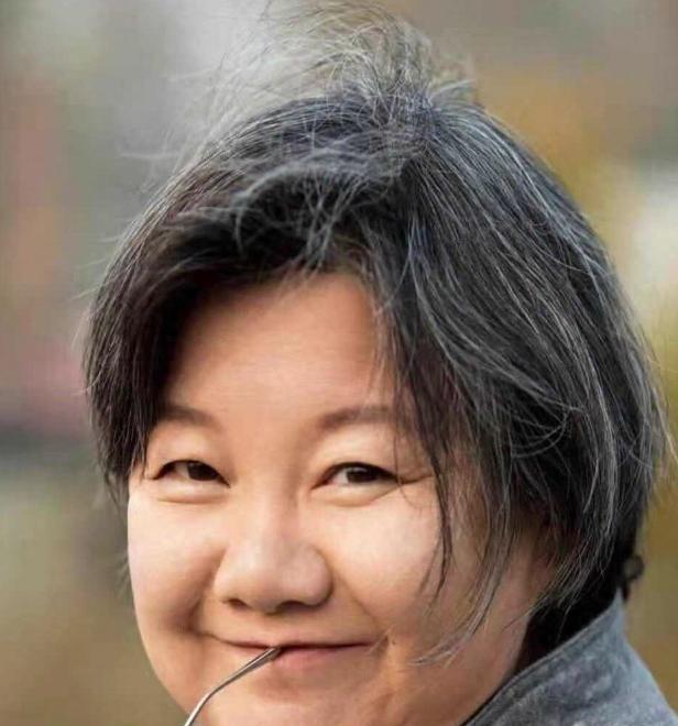 离婚34年后，64岁的洪晃住百平京郊大院，让陈凯歌看了都羡慕