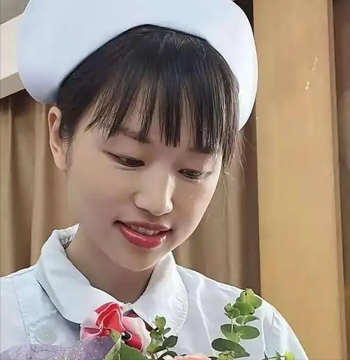 官媒发文，揭开最快护士张水华辞职内幕	，信息量大，风向又变了