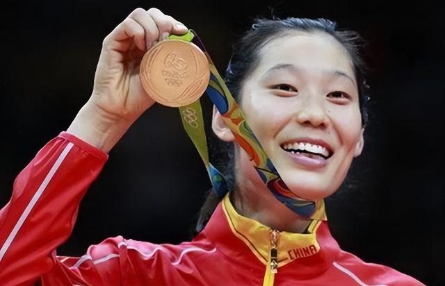 休想再回国！中国体坛三大叛徒，夺冠后不承认是国人，现世报来了