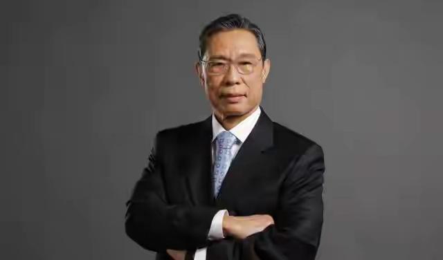 钟南山做梦也没想到，自己一把年纪的妻子，如今也开始为他争光了