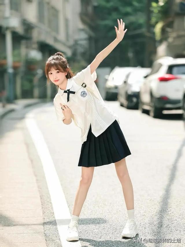 甘肃兰州一校花，楚楚动人，倾国倾城，这气质堪称校园天花板