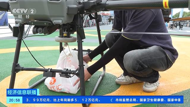 连肯德基和瑞幸都能点？！南京用无人机给长江货船空投“外卖”