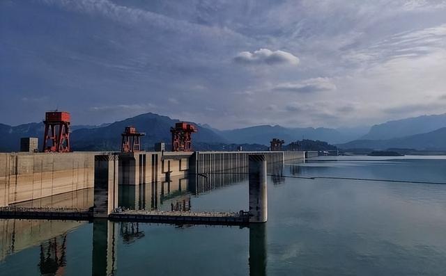 三峡大坝账本曝光：运行了20余年	，2500亿投入如今回本了吗？