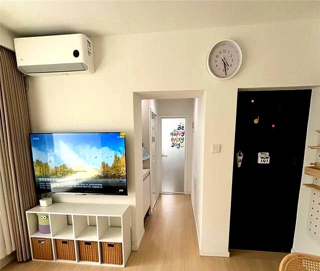 北京姑娘38㎡蜗居客厅火了，因“阳台改成卧室”走红，太有想法了