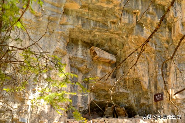 山西宁武石门悬棺：万仞崖龛藏古柩、千年石棺映翠岚
