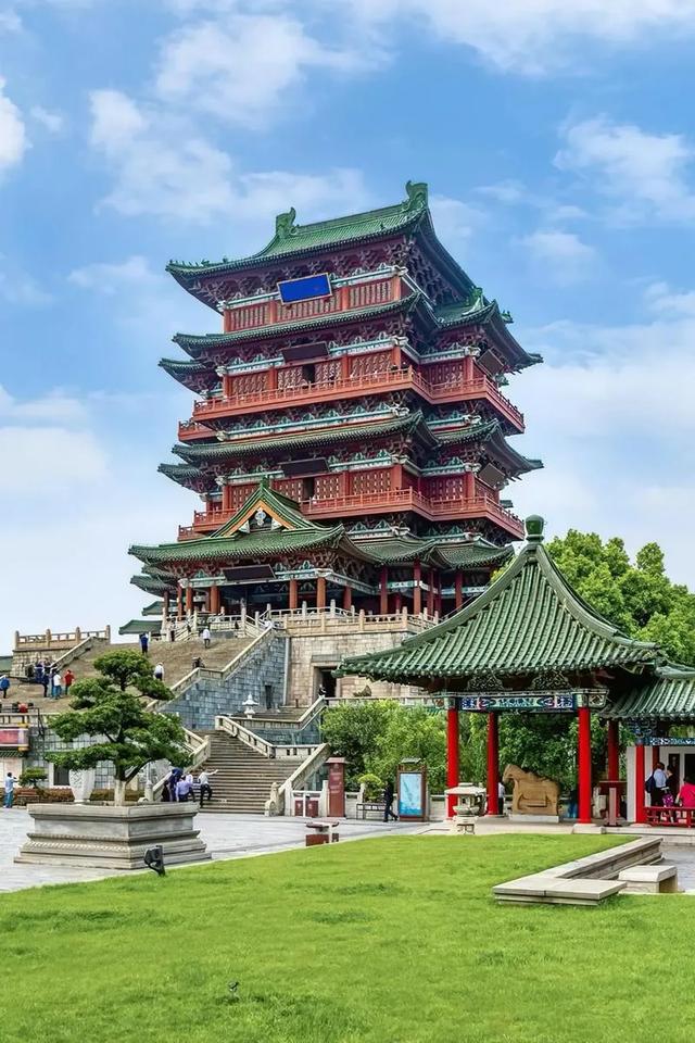 湖南必去十大景点排行榜，这才是湖南最值得去的10个地方，收藏好