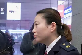 手速超快，英语很溜！这位售票员火遍全网→图片