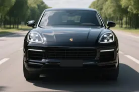 保时捷铁粉狂喜！新款卡宴燃油版确认，4.0T V8猛兽来了！图片