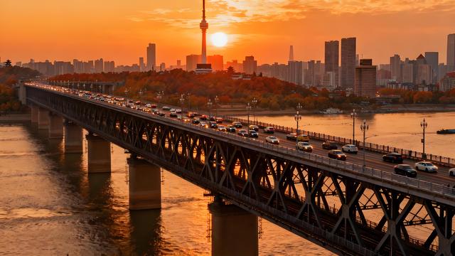 枫染东湖金菊绽，江天秋水共天长 —— 武汉清秋漫游志