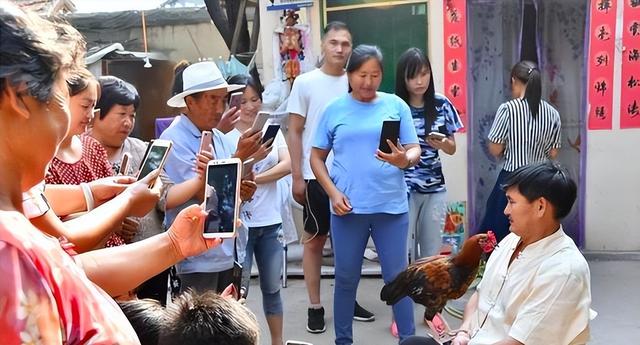 离婚四年后，大衣哥终于等来好消息，前儿媳陈亚男悔的肠子都青了