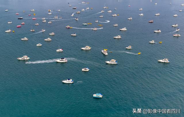 海南三亚：乘游艇 感受海洋风光