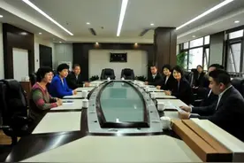 秦博勇出席民建河北省委会捐赠会史资料活动图片