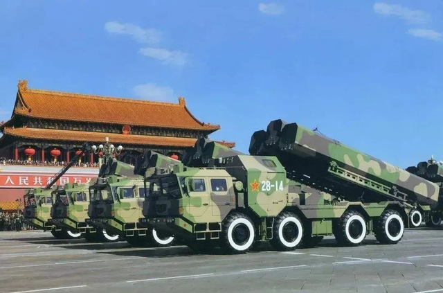 解放军再次官宣东风-100发射画面
