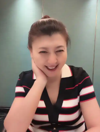 钱再多有什么用？闫学晶如今的现状，给所有53岁的女性提了个醒