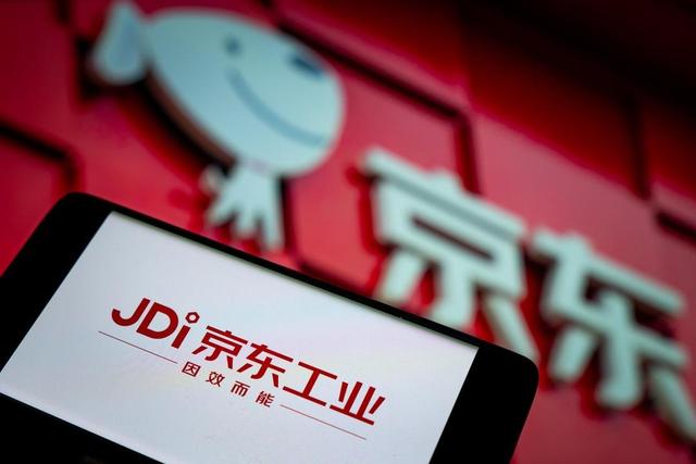 刘强东又出手！拿下第六家上市公司，370亿市值让同行慌了