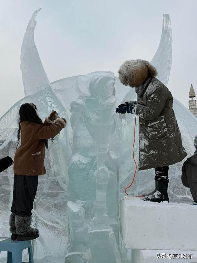 全网刷屏的绝美冰雕雪雕，原来是他设计的！