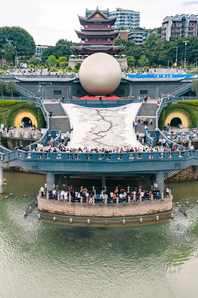 宜宾冠英古街秋假遛娃指南：非遗扎染、燃面研学、江边喂鱼，一站式玩透！