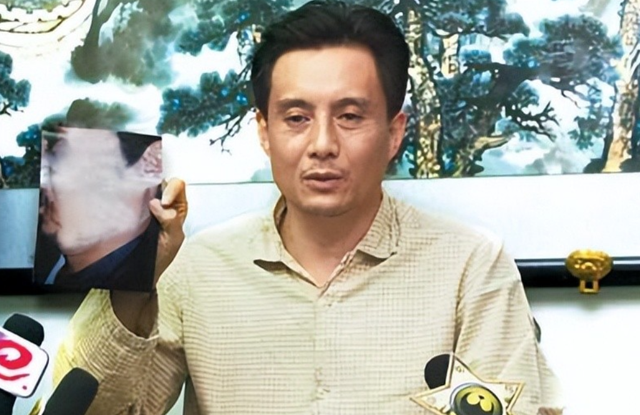 他被谢霆锋打成重伤，发妻6次流产绝情离开，如今街头卖卤肉为生