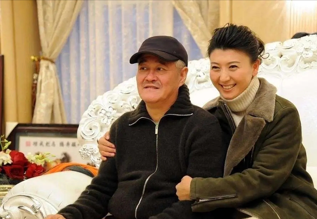 闫学晶事件升级！官媒批评毫不留情，她一反常态 终究为狂妄买了单