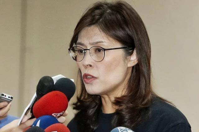 郑丽文还没踏上赴京飞机，台岛财产将被转移，郭正亮：绿营恐连败