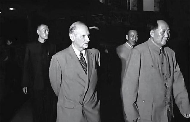 毛主席预言：未来有两个国家将对中国产生最大威胁，如今果然应验
