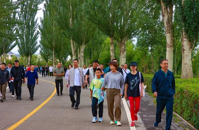 【组图】2025年“全民健身日”主题活动暨“中国体育彩票”第十五届张掖黑河湿地徒步健身活动举行