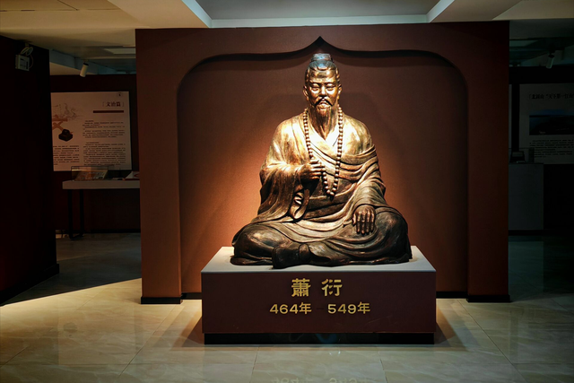 帝王之乡，眼镜之城，当年解放上海也从这里启程