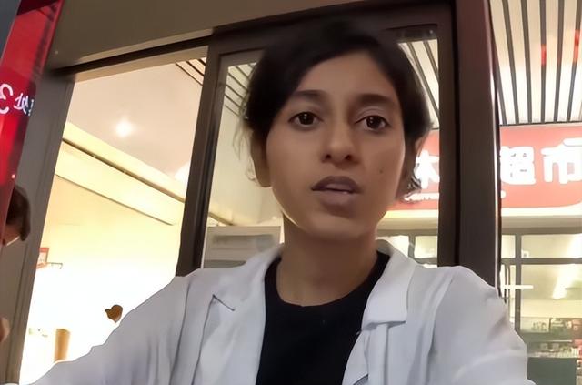 听说印度领先中国，印度美女决定一探究竟，到中国才知道自己被骗