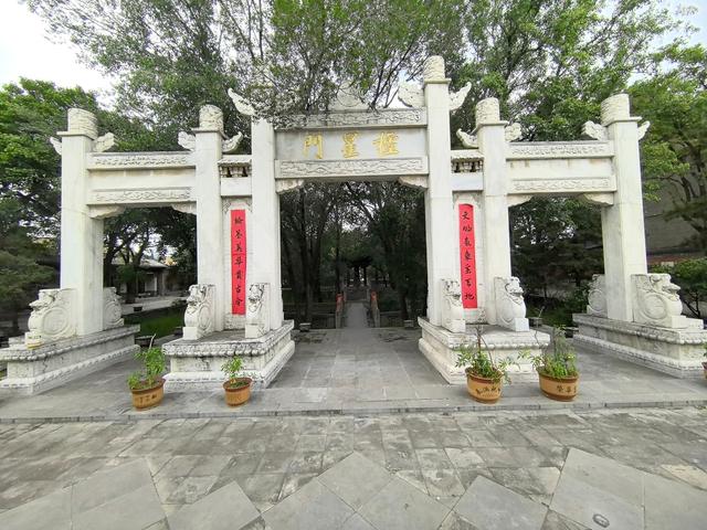 朔州古城全是夯土墙，没有刻意修复，是我看到的最原始的古城墙