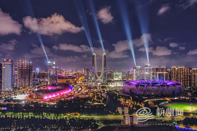 台风来临前的浪漫邂逅 昨夜杭州天空呈现“虹韵紫”（组图）