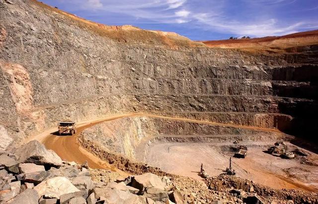 釜山会晤藏玄机！中国稀土拿捏美国军工，F-35产量拦腰砍