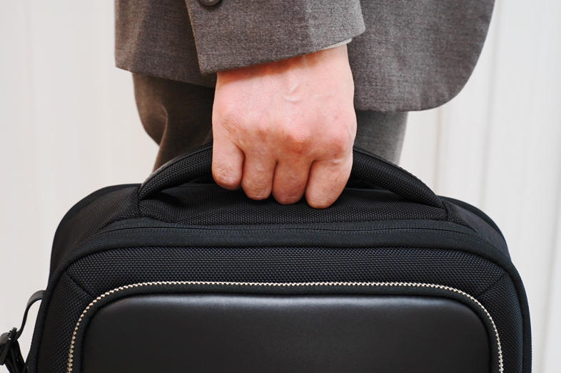 职场人士的得力助手,LEVEL8新品探界者商务双肩包——助你轻松应对工作挑战!