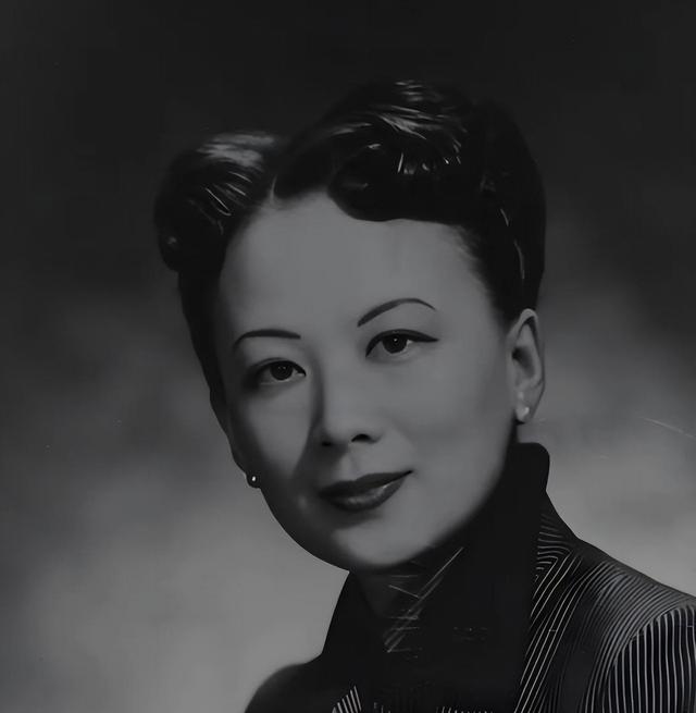 1968年宋子安携妻在儿子毕业礼留影，次年辞世，妻子改嫁埃及富翁