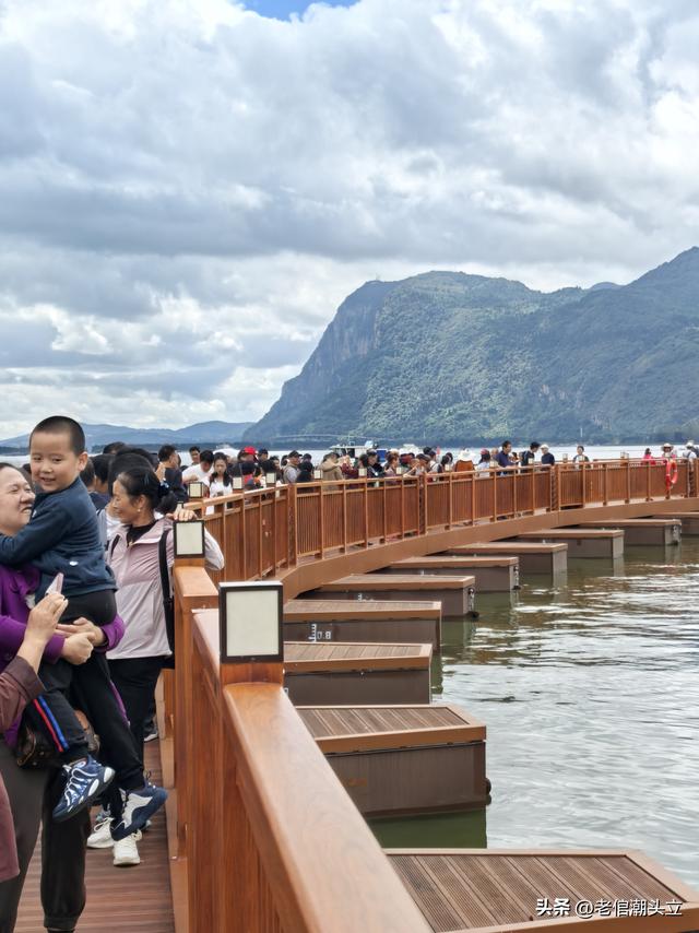 冬天的早上 晒着太阳从大观楼徒步到西山茶马花街 是什么样的感受？