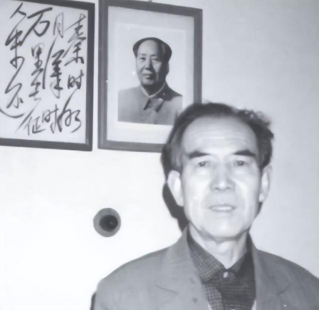 56年毛主席在北京吃羊肉泡馍，环顾四周后突然问高智：你工资多少