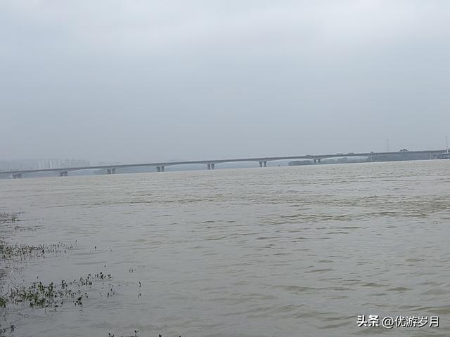 襄阳古城汉江风景很美