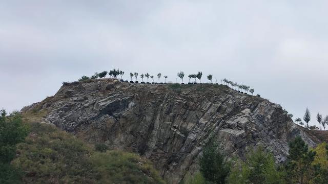 闲逛包头大青山南坡笸箩铺景点，去时一人，景区也一人，有点荒野