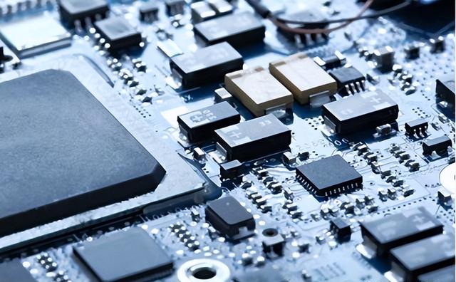 半导体龙头企业ASML在光刻机领域受挫，中国还要多久才能赶上？