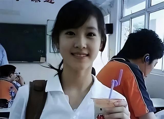 太罕见！京东总裁刘强东回宿迁老家，逛夜市吃路边摊，烟火气十足